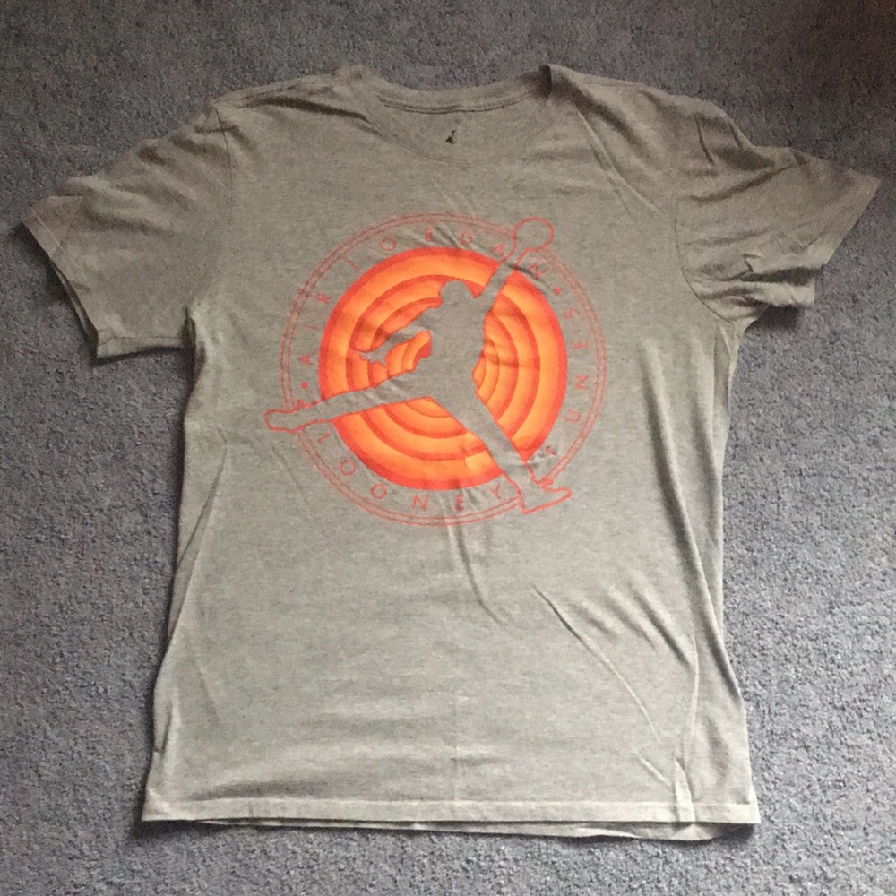 Jordan Space Jan Looney Tunes MENS MEDIUM tee